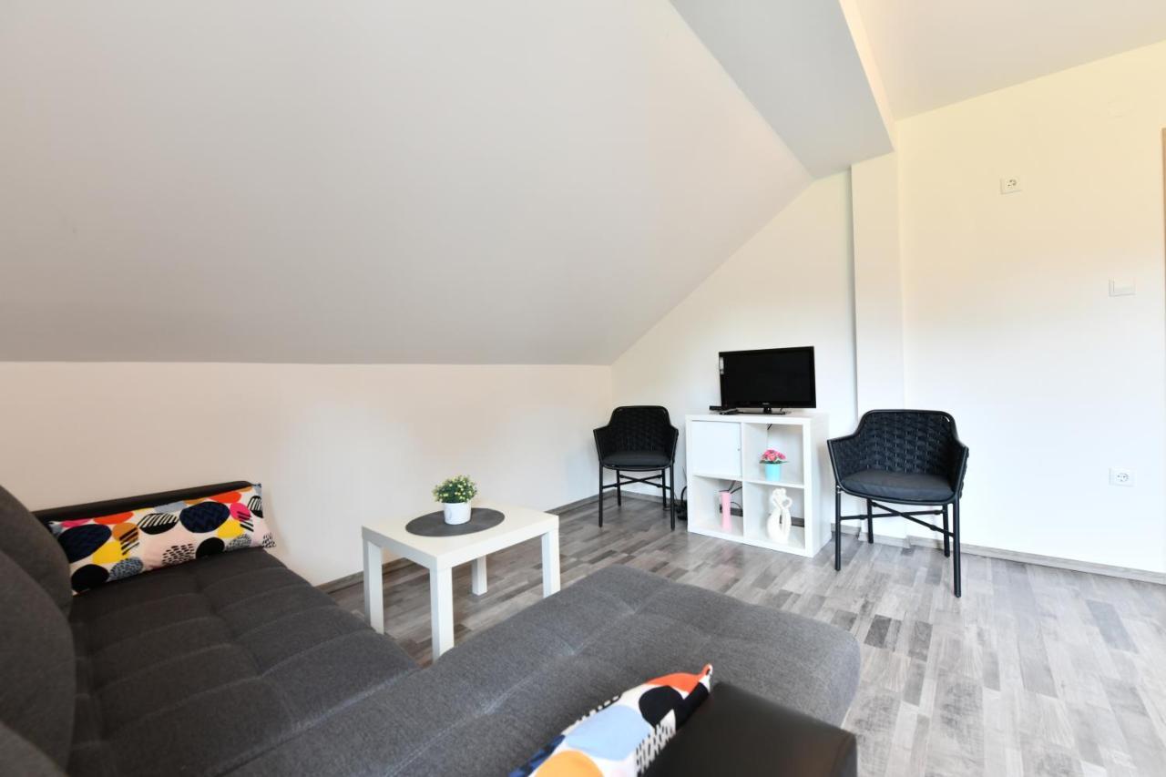 Apartman Mate Rakovica Exterior foto