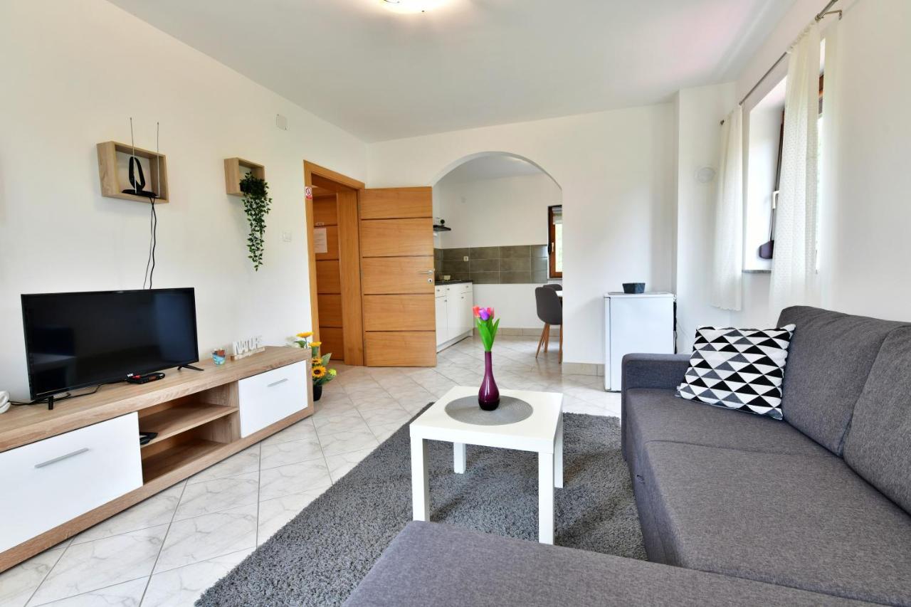 Apartman Mate Rakovica Exterior foto